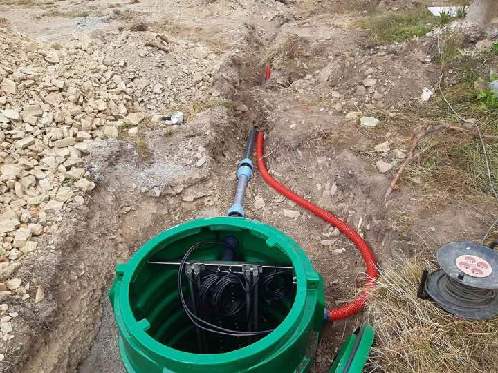 TPRC installe des micro-stations d'épuration efficaces au Château-d'Almenêches.